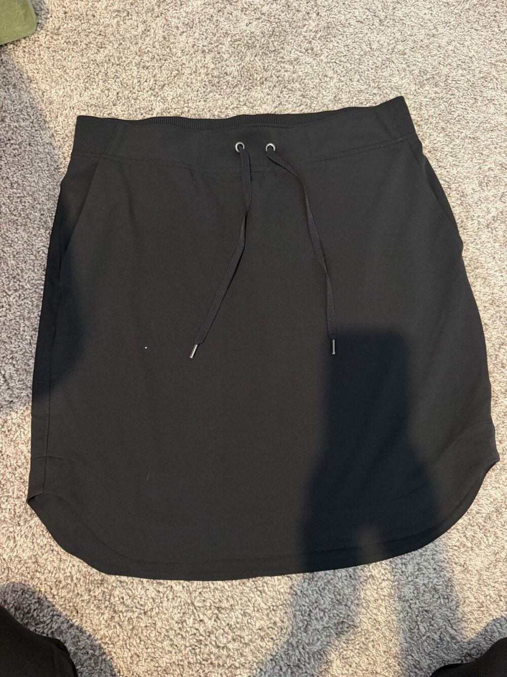 Athleta Midtown Skirt Black Women’s MT Medium Tall Drawstring Travel Pockets